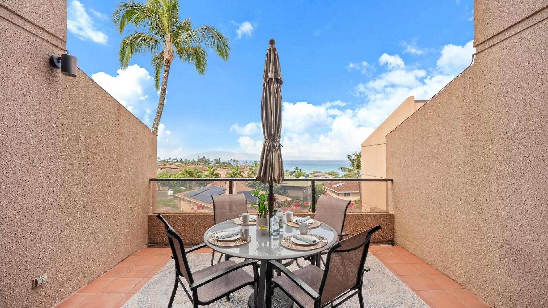 Kahana Villa E706 0*,